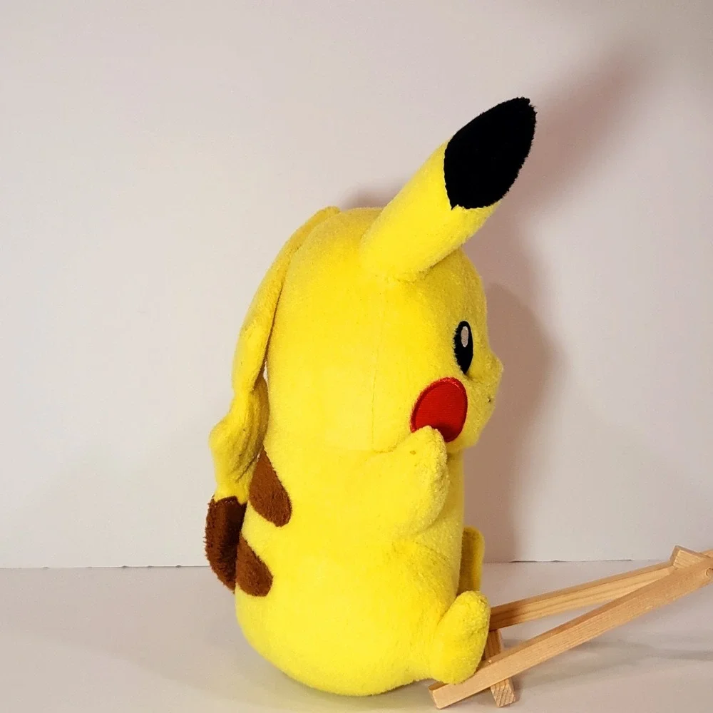 Pokémon Pikachu Plush 12